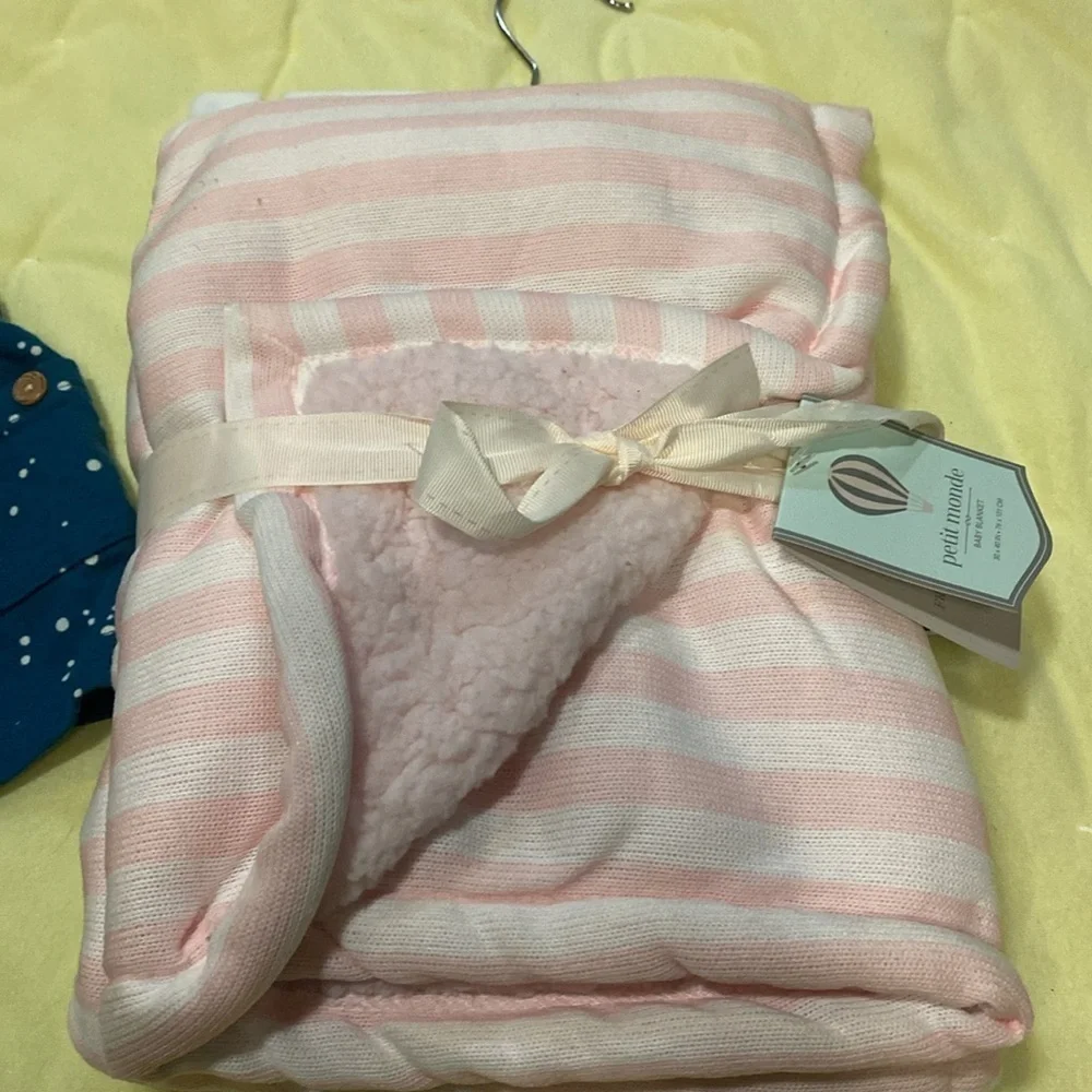 Infant 0-3 month Girl’s Skirtall Outfit & Blanket